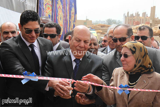  رجل الأعمال أحمد أبو هشيمة خلال افتتاح القرى المعاد إعمارها بسوهاج 