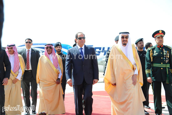 	مراسم استقبال السيسى بمطار الملك خالد بالرياض