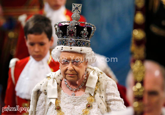 الملكة إليزابيث فى طريقها لإلقاء الخطاب