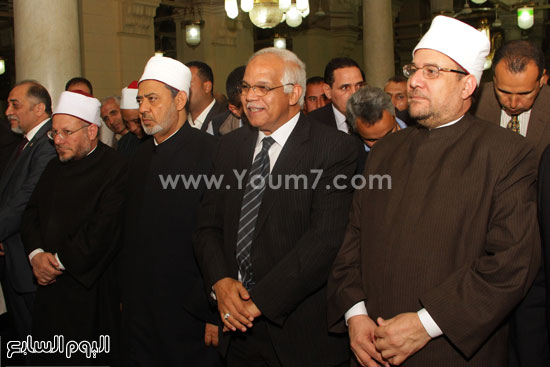 شيخ الأزهر ووزير الأوقاف ومحافظ القاهرة خلال الاحتفالية 