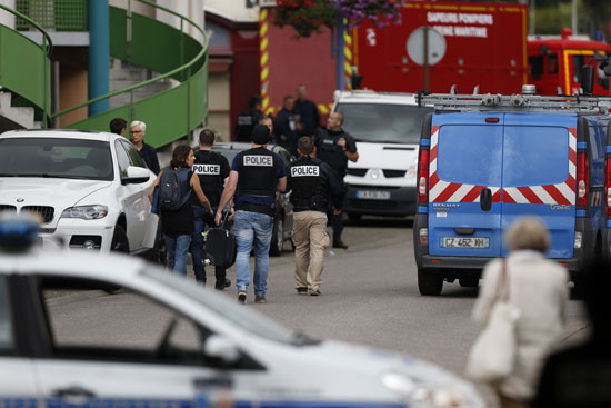 قوات الشرطة الفرنسية فى مكان الحادث
