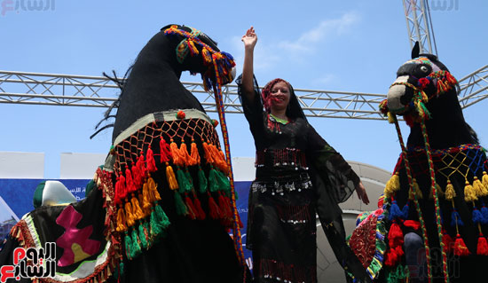 تحية فرق الفنون الشعبية للجمهور فى عيد إسكندرية القومى