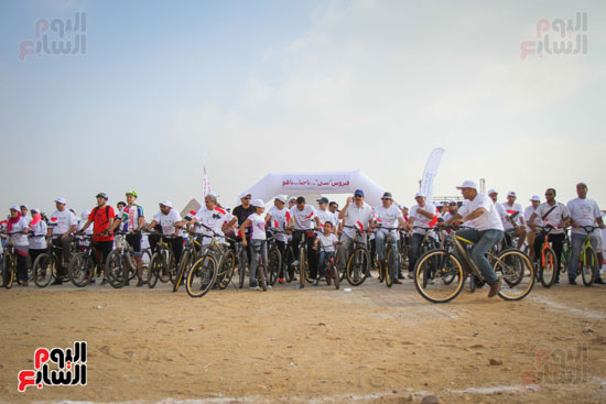 صوره جماعية للماراثون مع دراجاتهم