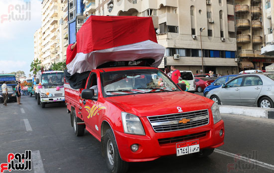 عربات النقل تتزين بعلم مصر احتفالا بالعيد القومى لمحافظة الإسكندرية