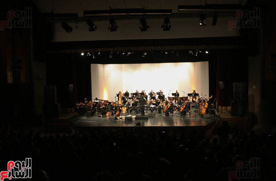  جانب آخر لفرقة الأوركيسترا و الجمهور بحفلة الموسيقار اللبنانى مارسيل خليفة