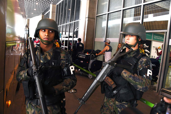 انتشار قوات الأمن البرازيلية فى مدينة ريو دى جانيرو لتأمين المنشآت 
