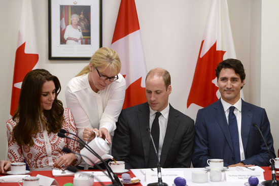 •	 الأمير وليام وزوجته بصبحة رئيس وزراء كندا