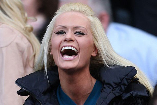 خطيبته ليا شيفلين خطيبته ليا شيفلين