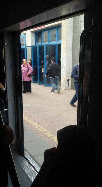 مترو الانفاق، الخط الاول من مترو الانفاق، محطة عين حلوان، عربة السيدات، التدافع فى المترو (3)