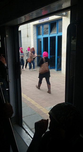 مترو الانفاق، الخط الاول من مترو الانفاق، محطة عين حلوان، عربة السيدات، التدافع فى المترو (4)