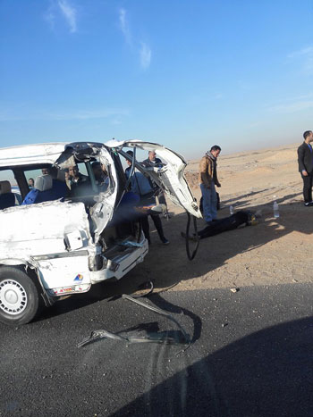 تصادم بين ميكروباص (1)