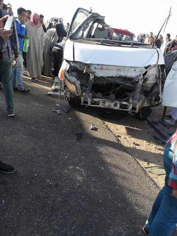 تصادم بين ميكروباص (2)