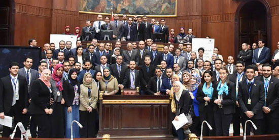 على عبد العال مع شباب البرنامج الرئاسى (6)