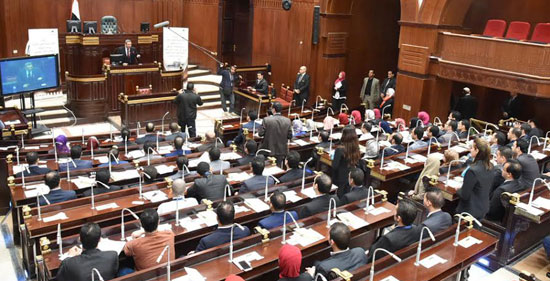 على عبد العال مع شباب البرنامج الرئاسى (7)