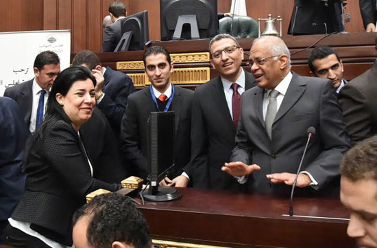 على عبد العال مع شباب البرنامج الرئاسى (10)