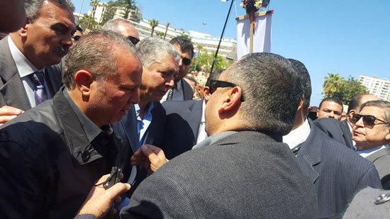 انهيار شوقى غريب فى جنازة ابن شقيقته (9)