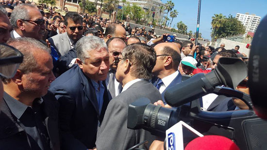 انهيار شوقى غريب فى جنازة ابن شقيقته (11)