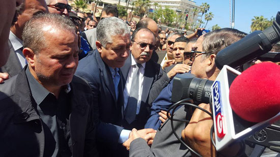 انهيار شوقى غريب فى جنازة ابن شقيقته (13)