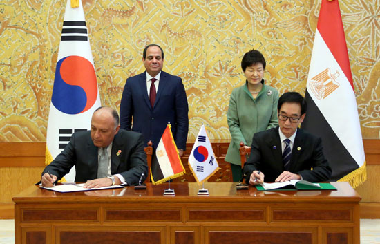 مباحثات مصريه كورية جنوبية زيارة السيسى فى كوريا  (11)