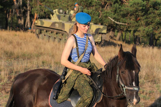 مجندات-القوات-المظلية-الروسية-(20)