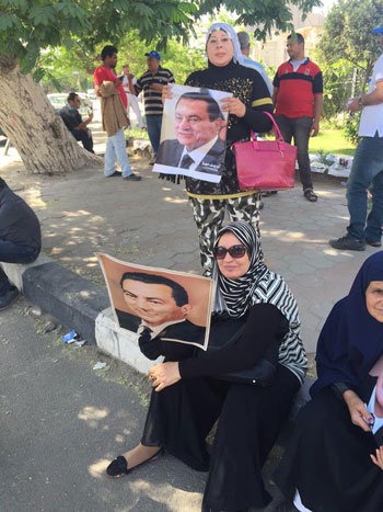 مؤيدو مبارك يحتفلون بذكرى تحرير سيناء (3)