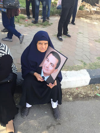 مؤيدو مبارك يحتفلون بذكرى تحرير سيناء (13)