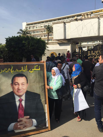 مؤيدو مبارك يحتفلون بذكرى تحرير سيناء (5)