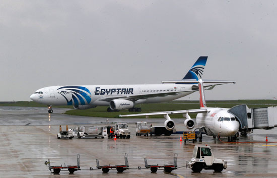  أخر صور للطائرة المصرية المنكوبة (2)