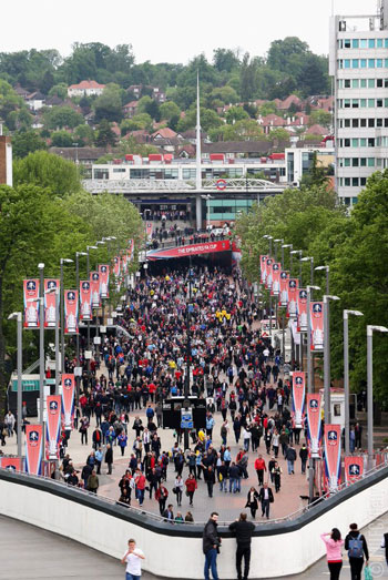 جماهير مانشستر يونايتد تتوافد على ويمبلي لحضور نهائى كأس إنجلترا (3)
