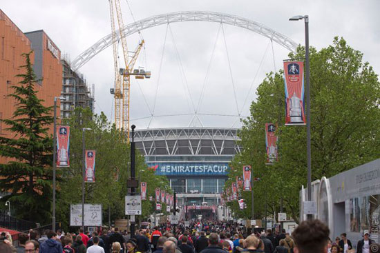 جماهير مانشستر يونايتد تتوافد على ويمبلي لحضور نهائى كأس إنجلترا (5)