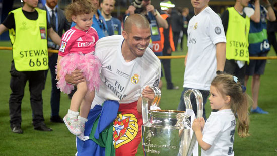 زوجات-نجوم-ريال-مدريد-(13) ريال مدريد
