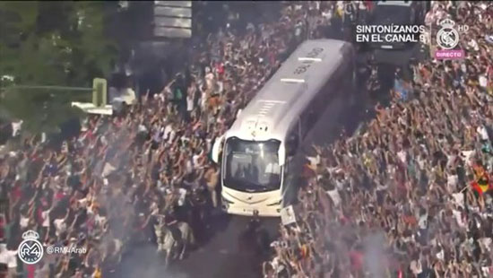 جماهير-ريال-مدريد-فى-استقبال-حافلة-ريال-مدريد-(5)