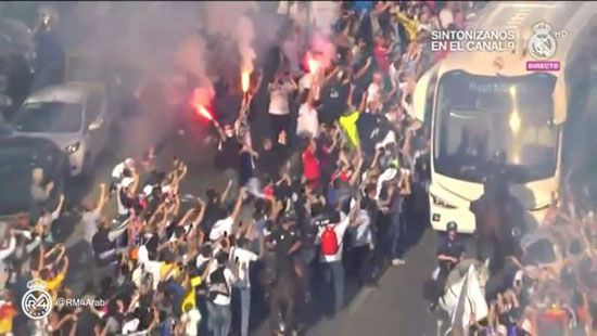 جماهير-ريال-مدريد-فى-استقبال-حافلة-ريال-مدريد-(6)