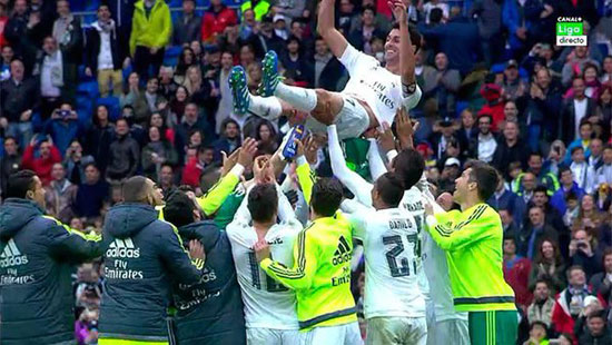  ريال مدريد يحتفلون بأربيلوا فى لقاء الوداع (3)