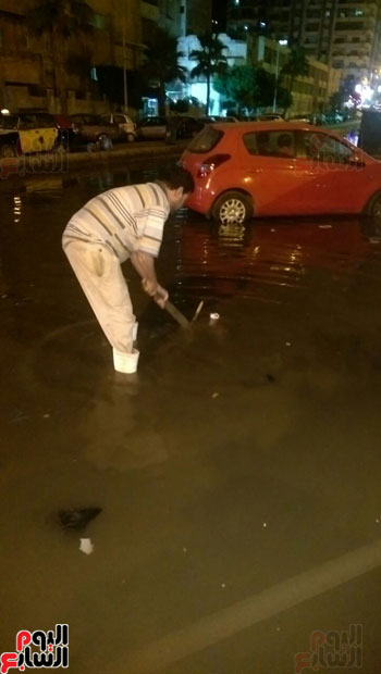 شوارع ميامى تغرق فى مياه الصرف الصحى (2)