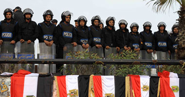 مسيرة بسيارات الشرطة تطوف شارع جامعة الدول احتفالا بسقوط مرسى
