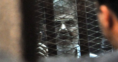 الأمن يبحث عن رسائل من مرسى للشاطر عبر وسطاء فى السجن