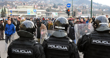 إصابة أكثر من 130 شخصًا فى مظاهرات معارضة للحكومة فى البوسنة