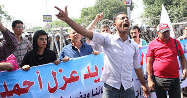 "أقباط من أجل مصر" يوزعون بياناً : نار مرسى ولا جنة شفيق