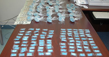 القبض على 7 تجار مخدرات بحوزتهم أقراص مخدرة وحشيش وهيروين بالجيزة