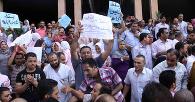 تظاهرة للأطباء أمام دار الحكمة للمطالبة بإشرافهم على أخصائيى العلاج الطبيعى