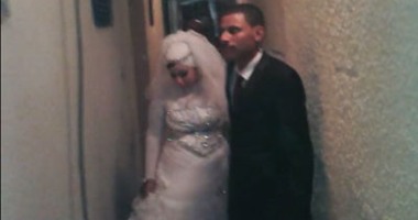 بالفيديو.. "عروس" تزور شقيقها المحتجز بقسم أكتوبر ليلة زفافها بالفستان الأبيض