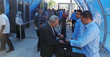 بالصور.. بدء الدراسة بجامعة أسيوط وسط إجراءات أمينية مُشددة