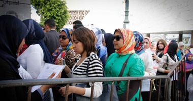 فى أول يوم دراسى بجامعة الإسكندرية.. تكدس أمام أبواب المجمع النظرى بسبب تشديد الإجراءات الأمنية.. ودوريات الشرطة تؤمن أسوار الجامعة من الخارج.. وطلاب "الإرهابية" يفشلون فى إفساد العملية التعليمية