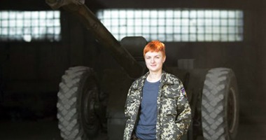 بالصور.. نساء لا يعرفن المستحيل.. معارك فى أوكرانيا بمشاركة نسائية.. قوات الدفاع الشعبى والجيش يضمان الفتيات إليهما.. وحرب قوية للاستيلاء على مطار "دونتسيك"