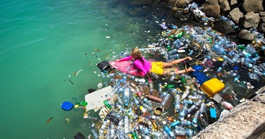 بالصور.. أطنان من القمامة فى جزر المالديف