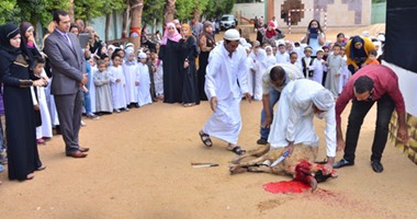 بالفيديو .. مدرسة النيل جاردن تحتفل مع طلابها بعيد الأضحى بذبح الأضحية