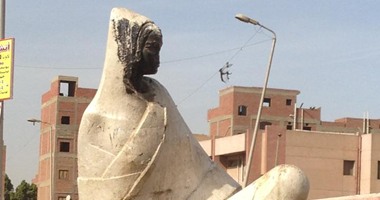 جابر عصفور يطالب بترميم تمثال "الفلاحة" بعد تشويهه