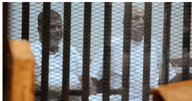 وصول مرسى وقيادات الإخوان جلسة محاكمتهم فى قضية "الاتحادية"