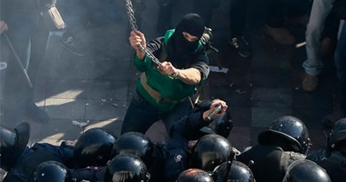 إصابة 3 أشخاص فى اشتباكات بين متظاهرين وقوات الأمن بأوكرانيا